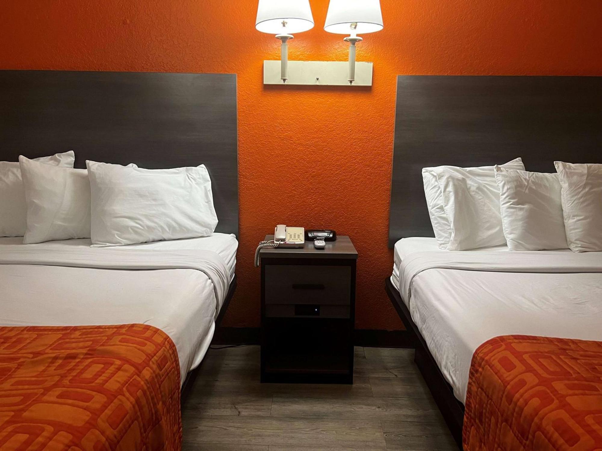 Howard Johnson By Wyndham Galveston Exterior photo