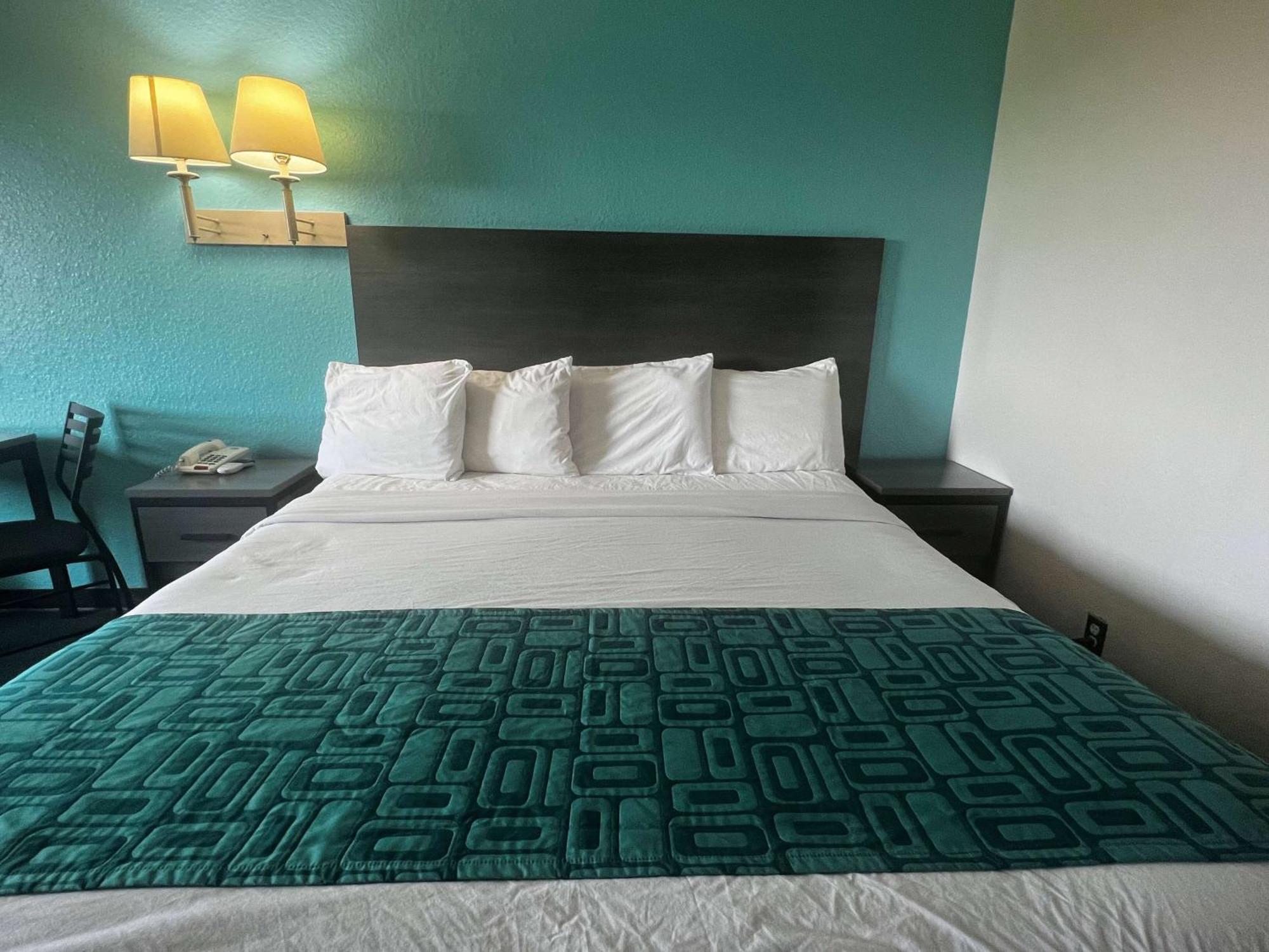 Howard Johnson By Wyndham Galveston Exterior photo