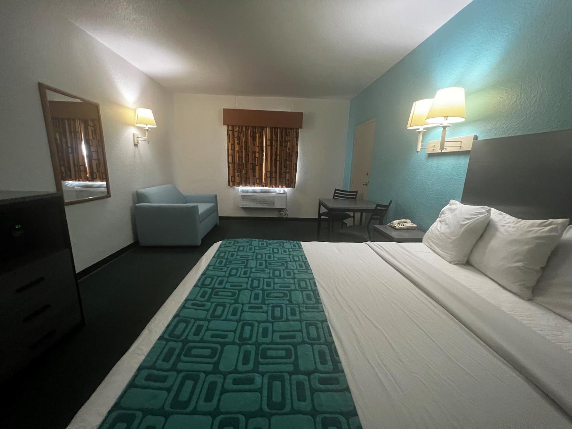 Howard Johnson By Wyndham Galveston Exterior photo